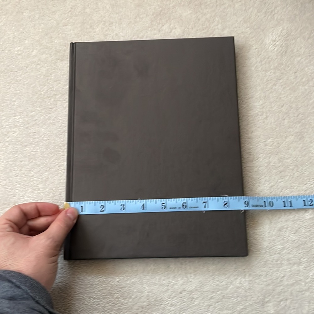 Beautiful coffee table book - Picture 7 of 9